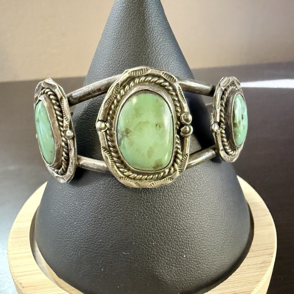 Vintage Native American Navajo 3 Stone Green Turquoise Cuff Bracelet Unsigned